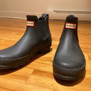 Hunter Chelsea rain boots in 8 US Men